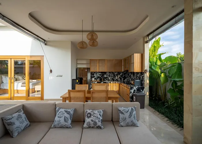 Hotel Suralaya 4*