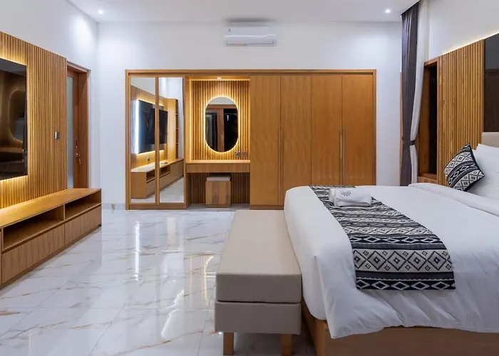 Hotel Suralaya 4*