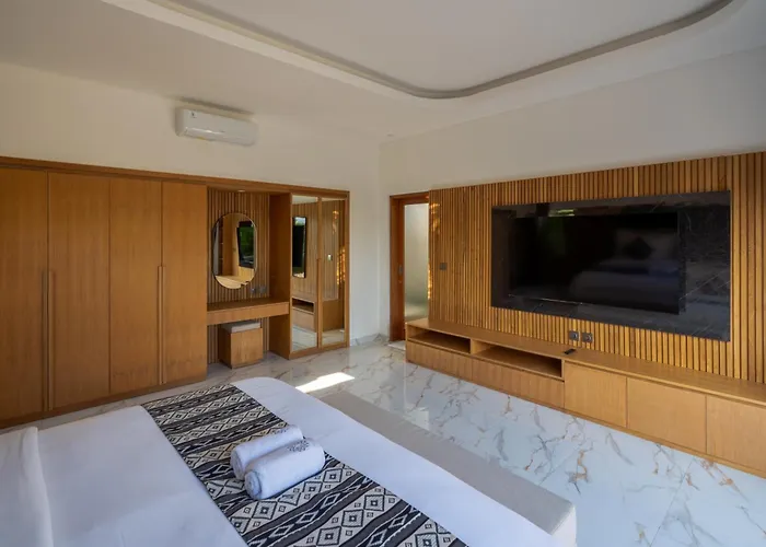 Hotel Suralaya 4*