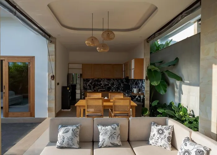 Hotel Suralaya 4*